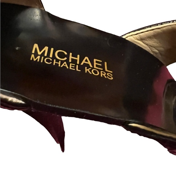 NEW Michael Kors Berkley T-Strap Dress Sandals Black Crinkle Patent  Size 7 1/2M - Picture 9 of 11